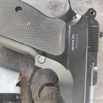 Airsoftová pistole - 2