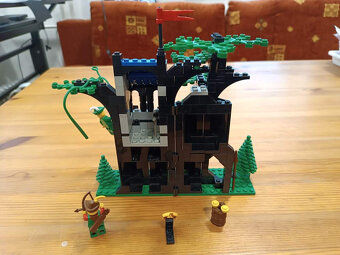 LEGO Castle 6054 Forestmen's Hideout - 2