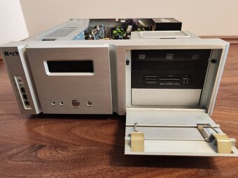 Prodám HTPC case Thermaltake Bach - 2
