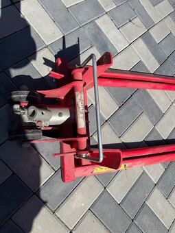 Prodám Hydraulický zvedák na zahradní traktůrek sekačku - 2