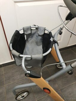 seniorské chodítko s košem, skládací - 2