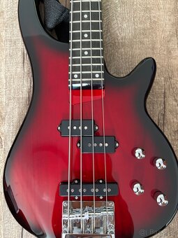 Basová kytara Chicago od gear4musik. - 2