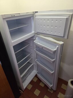 Lednice s mrazákem Indesit (kombinovaná lednice) - 2
