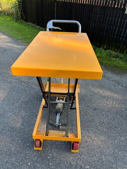 Pojezdový hydraulický zvedací stůl - 2
