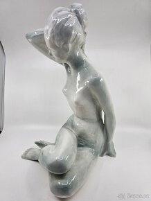 Stará porcelanova Socha akt kokrda jihokera - 2