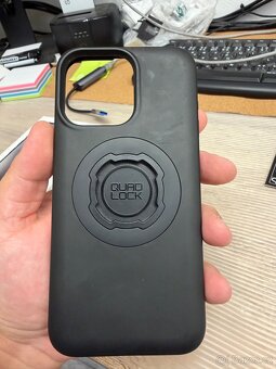 QuadLock obal pro iPhone 15 Pro Max - 2