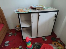 Kancelářský nábytek, konferenční stůl, skříň, komoda, regál - 2