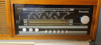 Staré rádio s gramofonem - 2