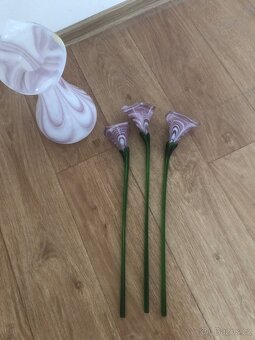 Váza se skleněnými květinami - 2