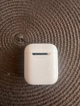 Airpods 1 generace - 2