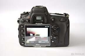 Nikon D610 + 2. baterie + 28-80mm Nikkor + prislusenstvi - 2