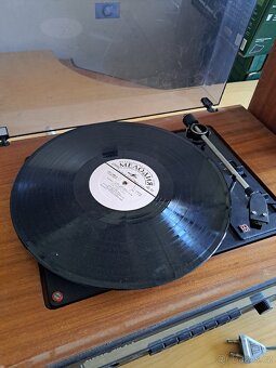 Tesla gramofon s reproduktory - 2