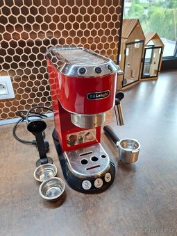 Pákový kávovar DeLonghi Dedica - 2
