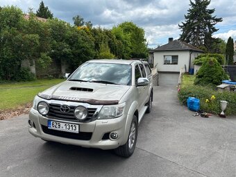 Toyota Hilux 3.0 4x4 manuál - 2