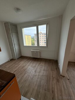 Prodej bytu v OV, 2+1 s balkonem, Mojžíř - 2