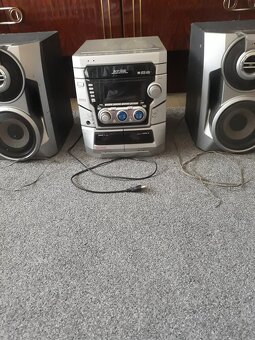 HIFI VĚŽ S REPRODUKTORY ZN. SONY 220 V. - 2