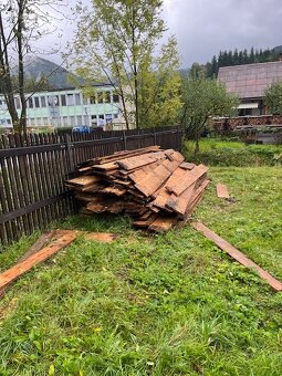 Prodám hranoly a desky z krovu - 2