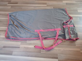 Lehká stájová deka Bucas ( hazelnut, 155 cm) - 2