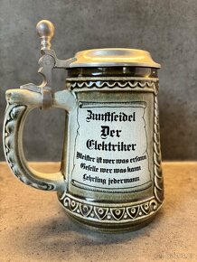 Porcelánový pivní půllitr s cínovou otevírací pokličkou - 2