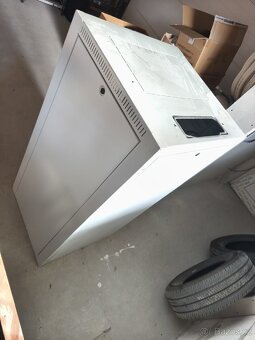 Datový rozvaděč RACK 19" - 2