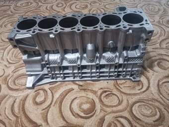 Blok motoru na výrobu stolu BMW - 2