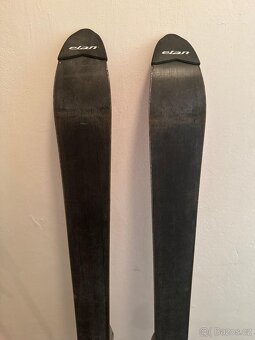 Lyže a lyžařské hůlky - 2