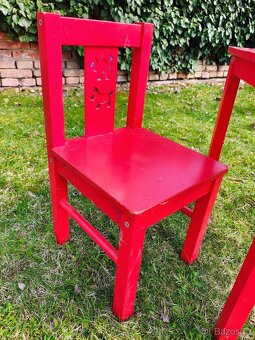 Dětský stoleček a dvě židličky - 2