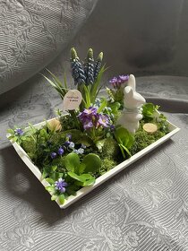 jarni dekorace na stůl s modrincem - 2