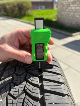 Zimní pneu Motrio 205/60 r16 skoro jako nové - 2