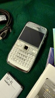 Nokia E72 White edition kompletní balení - 2