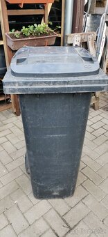 Plastová popelnice 120l na kolečkách. - 2