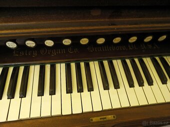 Harmonium made in USA - 2