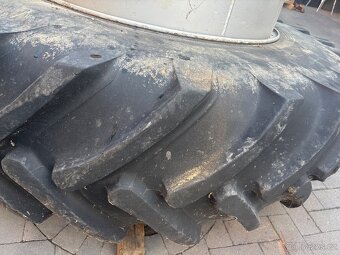Prodam dvojmontáž 20.8R42 na Case New holland - 2