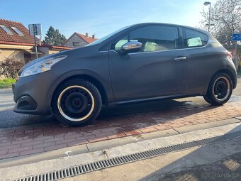 Peugeot 208 1,2.61kw. Rok výroby 2016Najeto 73800km - 2