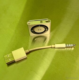 iPod Shuffle 4. generace – 2 GB, plně funkční - 2