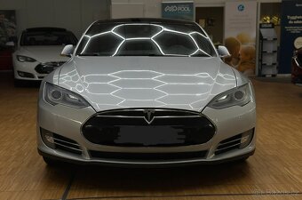 Tesla S 85 - doživotní nabíjení zdarma - 2