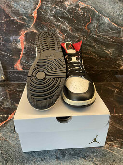Jordan 1 Mid Gym Red Panda 44 - 2