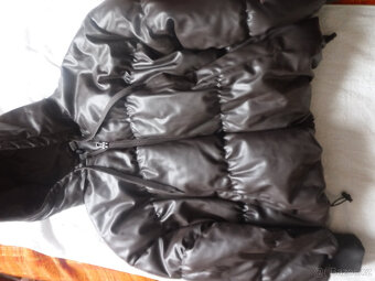 Hnědá zimní dívčí bunda - 2