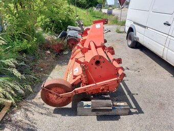 Prodám Rotavátor Značky Howard,  pracovní záběr 3m - 2