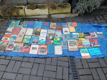 Knihy o autech 124kusů - 2