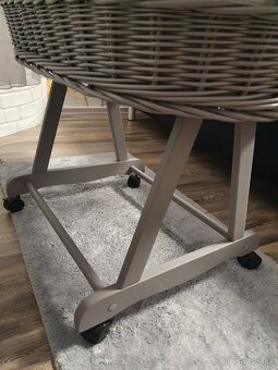 Proutěná postýlka s nebesy - 2