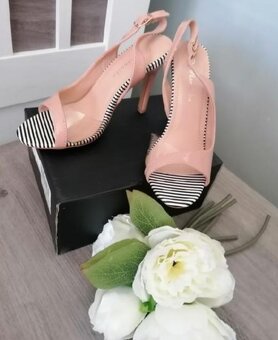 BÉŽOVÉ SANDÁLKY - 2