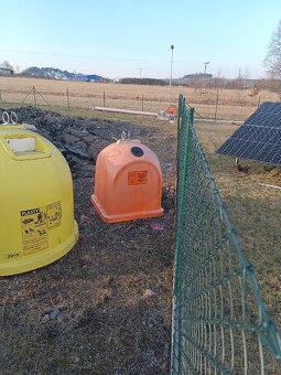 Oranžové kontejnery - 2