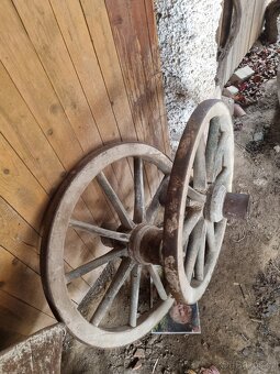 Dřevěné kolo od vozu - 2