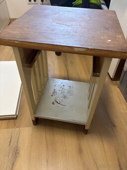 Secesní stolek - 2