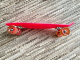 Růžový skateboard - 2