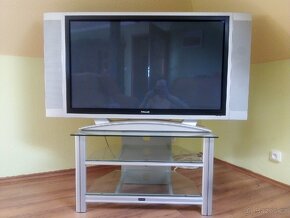 Velká televize Finlux (úhl. 108 cm) + příslušenství - 2