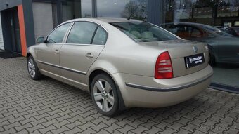 Škoda Superb 2,8 i 142 kW ELEGANCE automat - 2