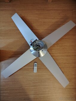Stropní ventilátor se světlem - 2