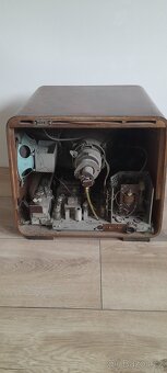 Stará televize a rádio s gramofonem TESLA - 2